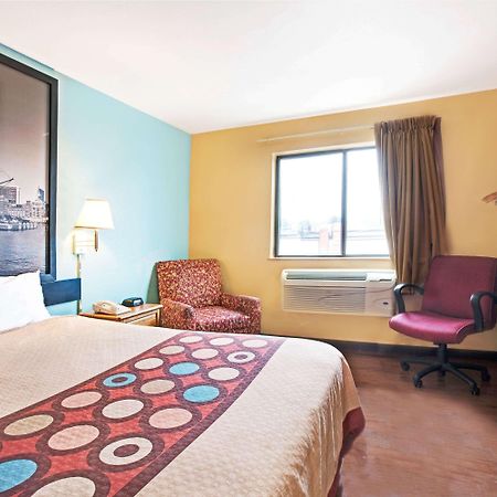 Super 8 By Wyndham Baltimore/Essex Area Экстерьер фото